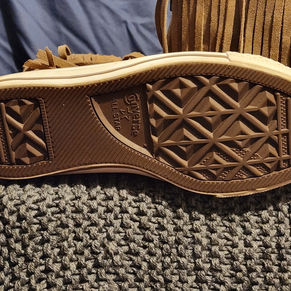 Fringe suede converse. EUC